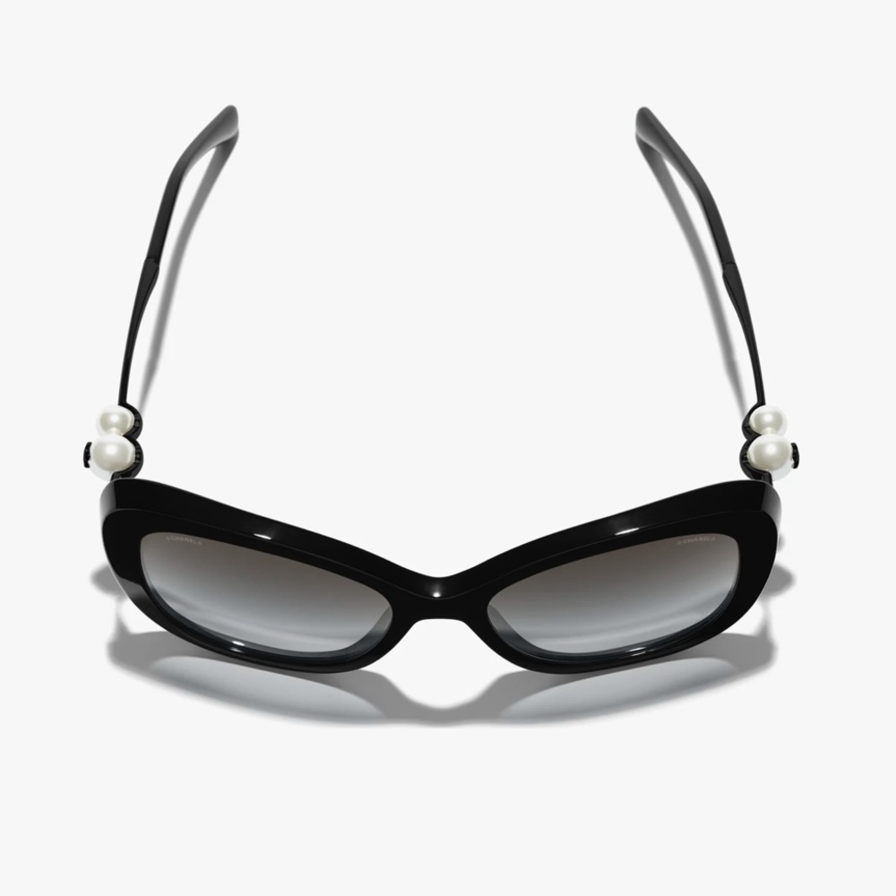 🕶️💎 New! Chanel Black and Pearl Sunglasses!